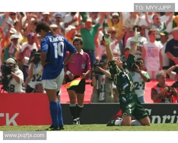 聚焦绿茵巨星背影见证拼搏激情与荣耀瞬间